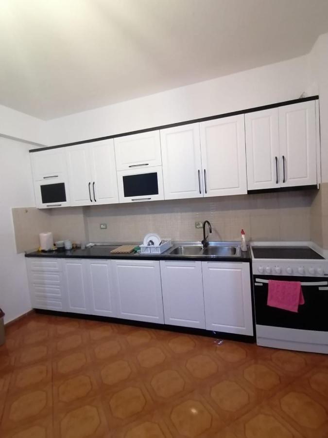 Appartamento Incantevole Con Posto Auto Privato Vlorë Exterior foto